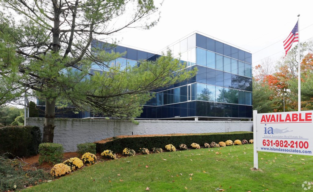490 Wheeler Rd., Hauppauge, NY 1,390 SF